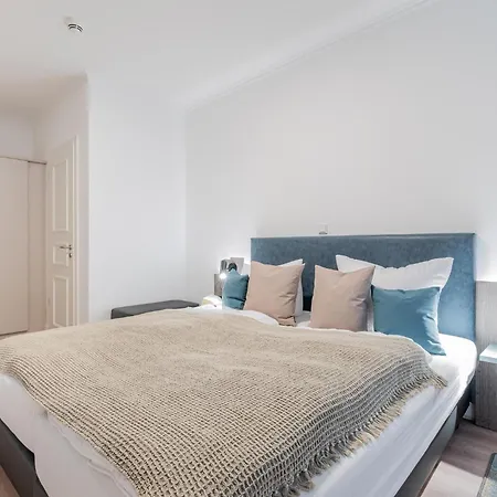 Westside Arthotel 105 شقة